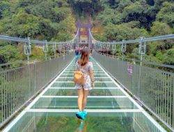 Wisata Jembatan Kaca Terpanjang di Bali The Glass Brigde