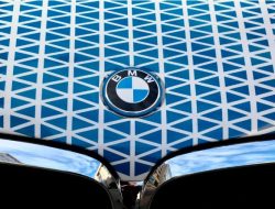BMW Mengadopsi Standar Pengisian Mobil Listrik Tesla